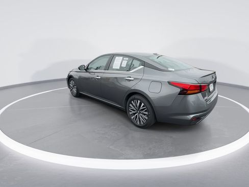 Used 2025 Nissan Altima 2.5 SV image 6