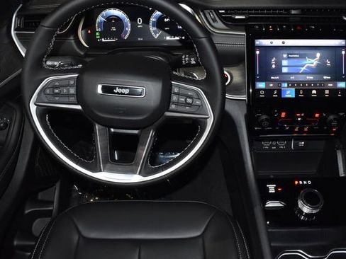 New 2025 Jeep Grand Cherokee Limited w/ Trailer Tow Package image 12