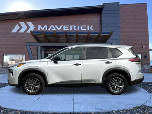 Used 2024 Nissan Rogue S AWD/4WD image 7