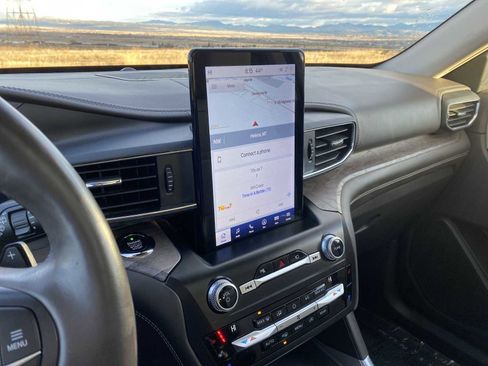 Used 2020 Ford Explorer Platinum w/ Premium Technology Package image 19