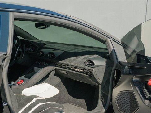 Used 2021 Lamborghini Huracan STO image 14