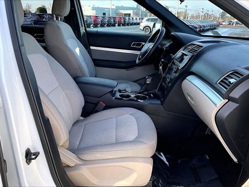 Used 2018 Ford Explorer 4WD image 8