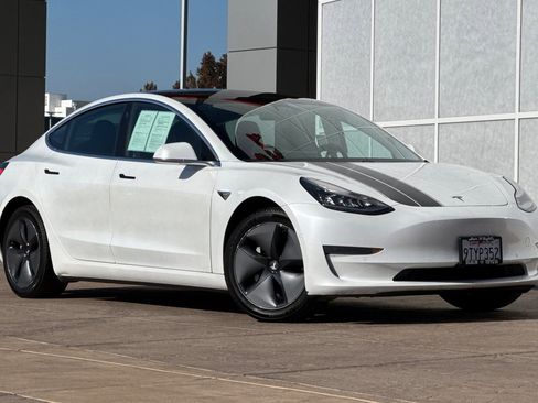 Used 2020 Tesla Model 3 Standard Range Plus image 2