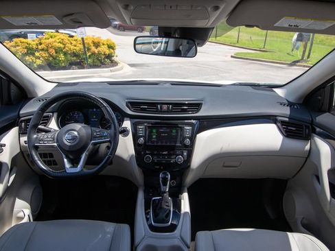 Used 2022 Nissan Rogue Sport SL FWD image 19