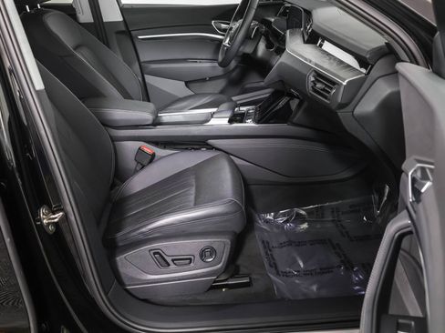 Used 2022 Audi e-tron Premium Plus w/ Premium Plus Package image 45