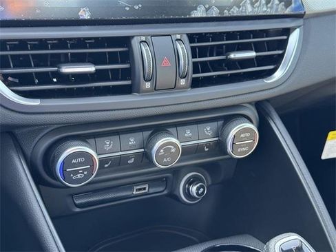 New 2025 Alfa Romeo Giulia Base image 15