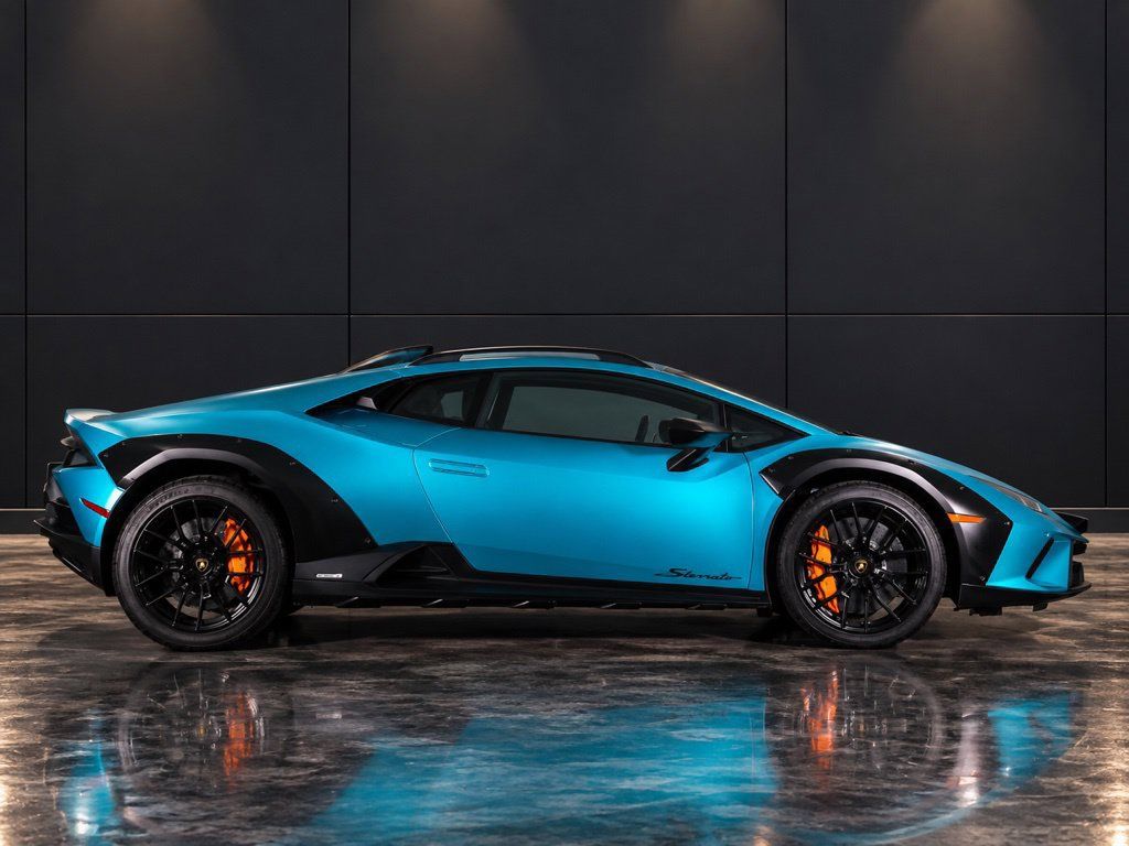 Used 2024 Lamborghini Huracan Sterrato AWD/4WD image 3