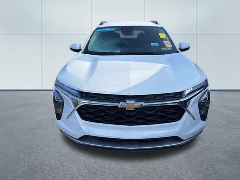 Used 2025 Chevrolet Trax LT image 6