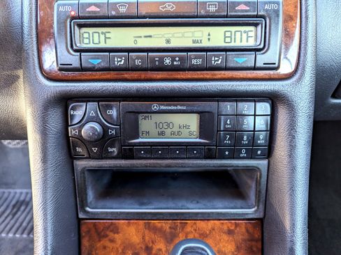 Used 2002 Mercedes-Benz CLK 320 Cabriolet image 22