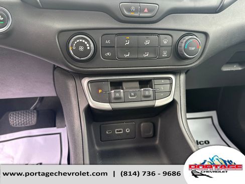 Used 2024 GMC Terrain SLE FWD image 26