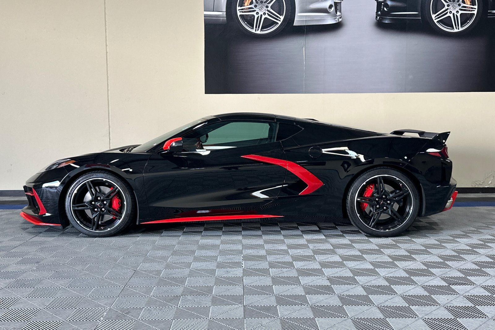 Used 2022 Chevrolet Corvette Stingray Premium Cpe w/ Z51 Performance Package RWD image 7