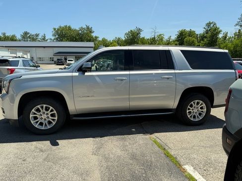 Used 2019 GMC Yukon XL SLT w/ Open Road Package AWD/4WD image 8