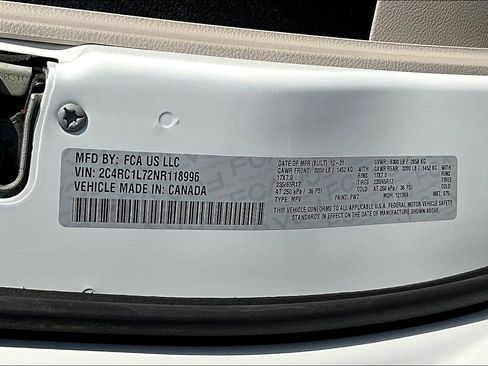 Used 2022 Chrysler Pacifica Touring-L w/ Uconnect Theater Family Group FWD image 16