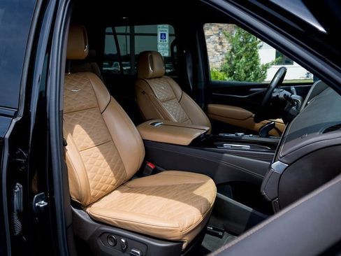 Used 2022 Cadillac Escalade Sport w/ LPO, ONYX Package image 36