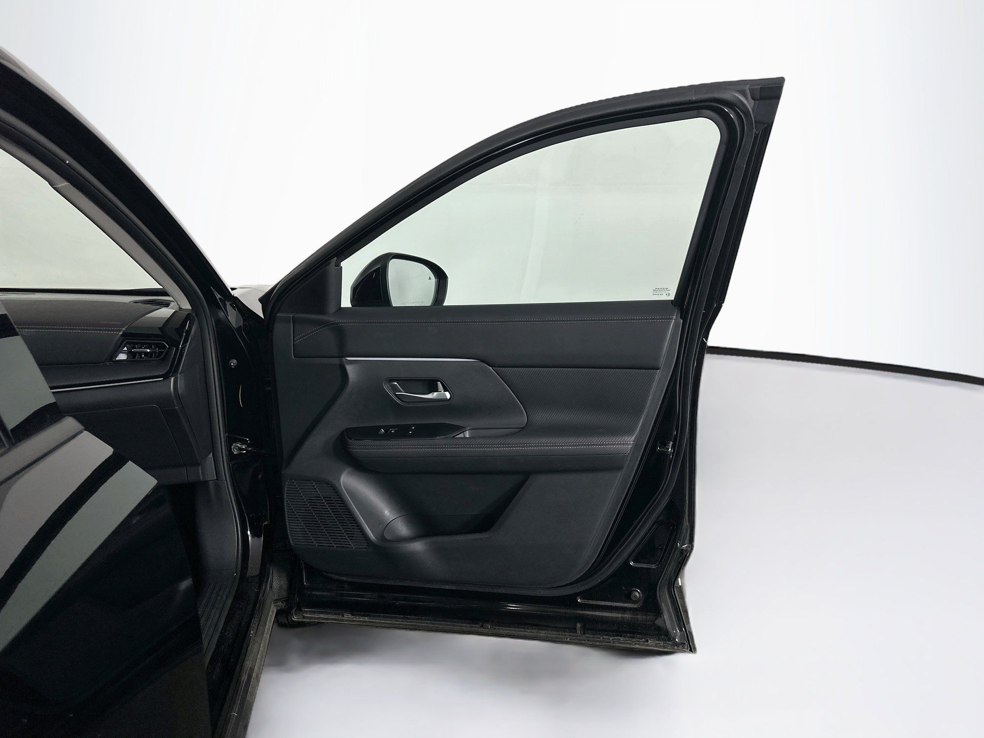 Used 2025 Nissan Kicks SR FWD image 30