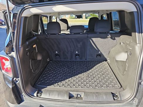 Used 2023 Jeep Renegade Altitude w/ Convenience Group I image 12