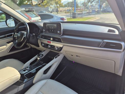 Used 2020 Kia Telluride S AWD/4WD image 32