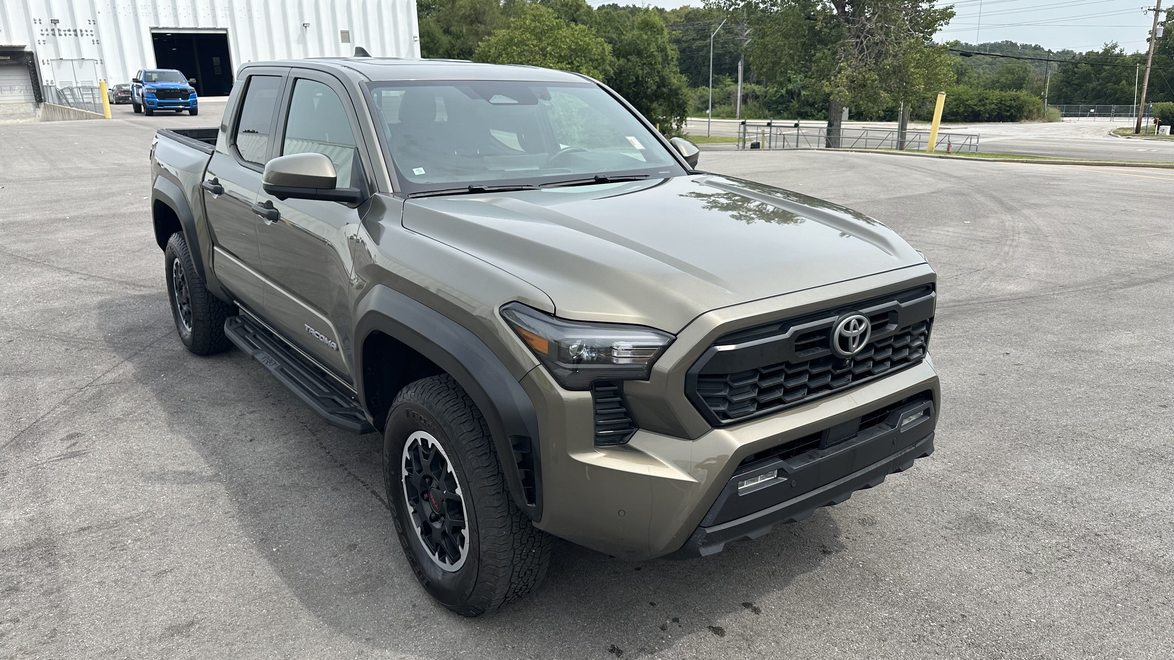 Used 2024 Toyota Tacoma TRD Off-Road w/ TRD Off Road Premium Package AWD/4WD image 2