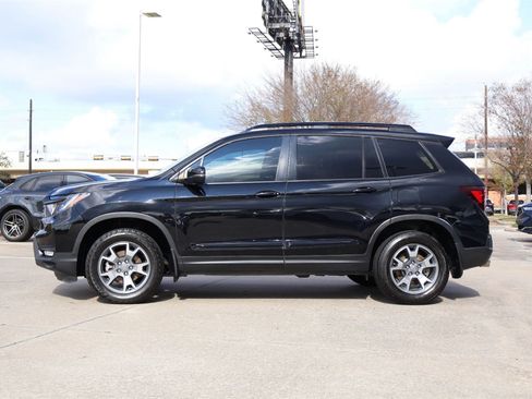 Used 2023 Honda Passport TrailSport image 3