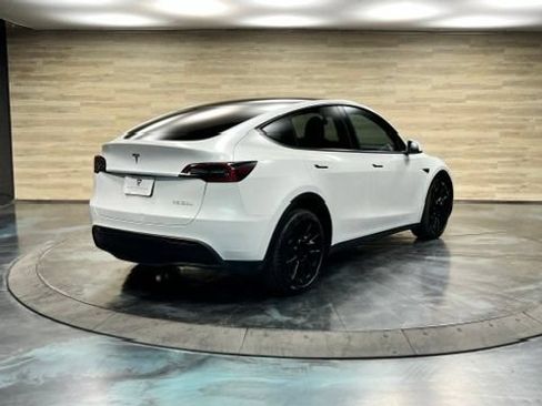 Used 2023 Tesla Model Y Long Range AWD/4WD image 15
