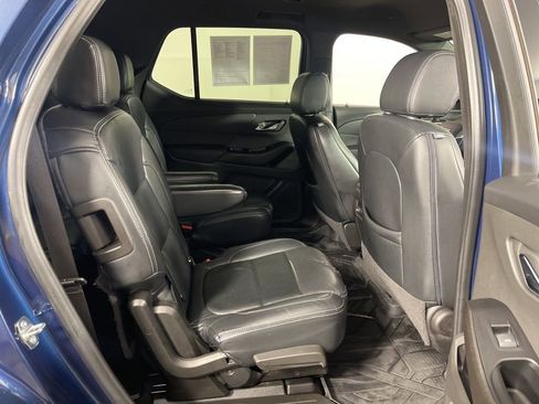 Used 2023 Chevrolet Traverse LT w/ Rear Camera Mirror Package AWD/4WD image 8