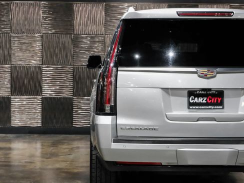 Used 2019 Cadillac Escalade ESV Luxury AWD/4WD image 43