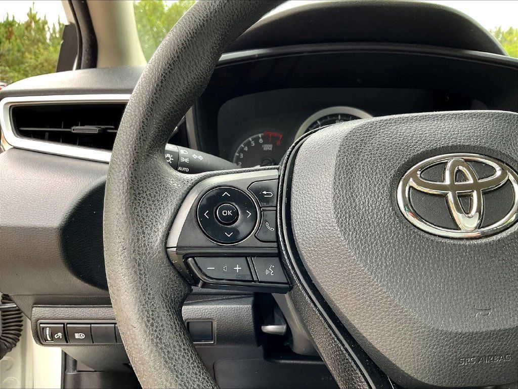 Used 2021 Toyota Corolla LE FWD image 14