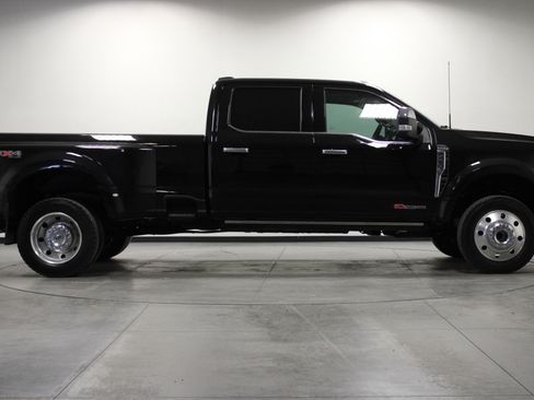 Used 2025 Ford F450 Platinum w/ Platinum Plus Package AWD/4WD image 3