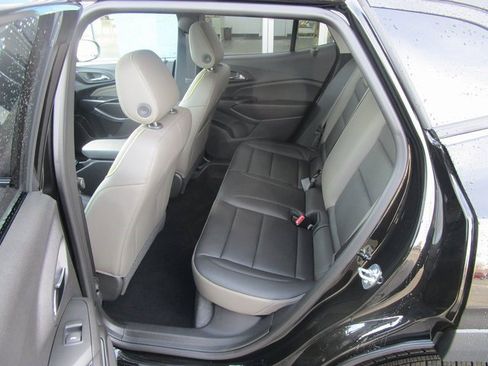 Certified 2025 Chevrolet Trax ACTIV w/ Sunroof Package image 22