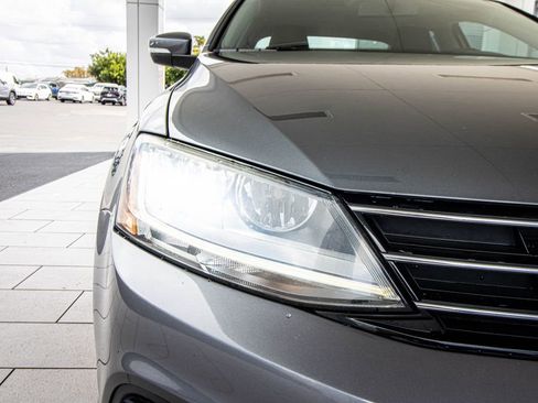 Used 2017 Volkswagen Jetta SE image 5