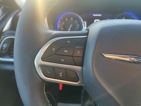 Used 2026 Chrysler Pacifica Select image 33