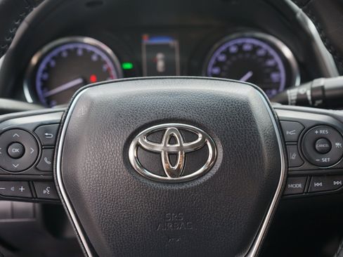 Used 2018 Toyota Camry SE w/ Convenience Package FWD image 21