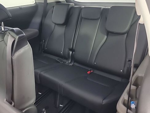 Used 2026 Kia Carnival SX FWD image 18