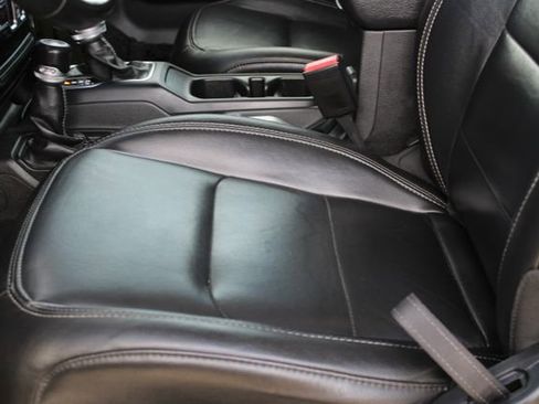 Used 2021 Jeep Wrangler Unlimited Sahara image 38