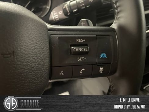 Used 2025 Nissan Rogue SV AWD/4WD image 31