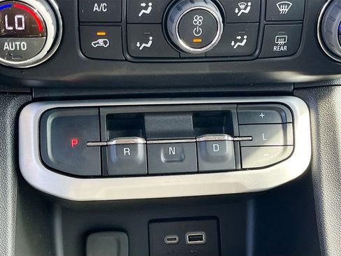 Used 2023 GMC Acadia SLE w/ Driver Convenience Package FWD image 16