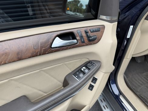 Used 2015 Mercedes-Benz GL 550 4MATIC image 22