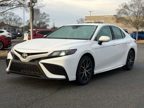Used 2022 Toyota Camry SE image 10