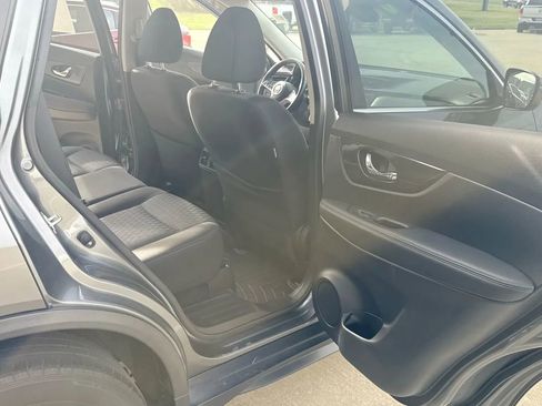 Used 2020 Nissan Rogue SV image 23