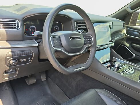 Used 2022 Jeep Wagoneer Series III w/ Flexible Seating Group AWD/4WD image 14