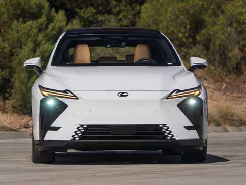 New 2026 Lexus ES 350e FWD image 5