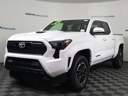 Used 2024 Toyota Tacoma TRD Sport image 11