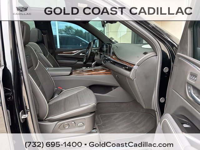 Used 2024 Cadillac Escalade Premium Luxury AWD/4WD image 7