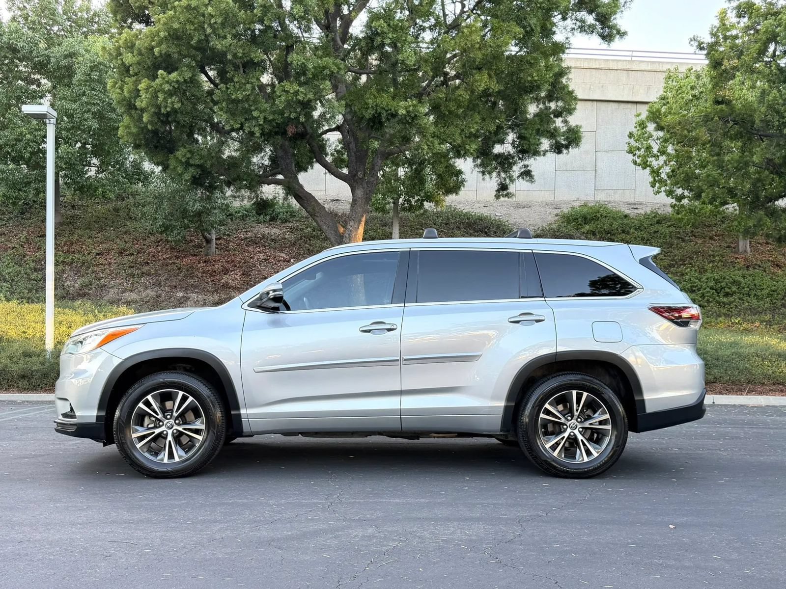 Used 2016 Toyota Highlander XLE FWD image 7