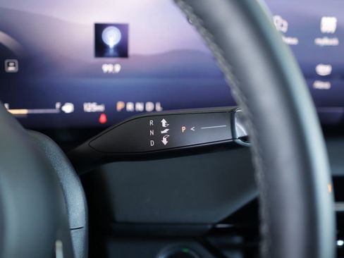 Used 2025 Buick Enclave Preferred image 19