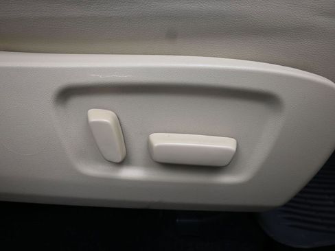 Used 2017 Toyota Highlander XLE image 12