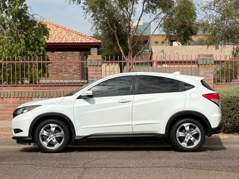 Used 2017 Honda HR-V EX image 3