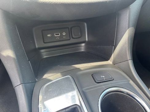 Used 2022 Chevrolet Equinox LT image 24