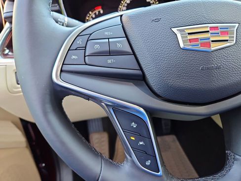 Used 2017 Cadillac XT5 Luxury w/ Driver Awareness Package FWD image 11