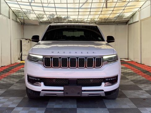 Used 2024 Jeep Wagoneer Series II w/ Flexible Seating Group RWD image 2